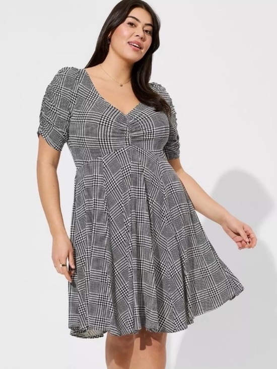 torrid Dresses & Skirts - Torrid Mini Studio Knit Cinch Front Skater Dress Size 1X Black White Houndstooth